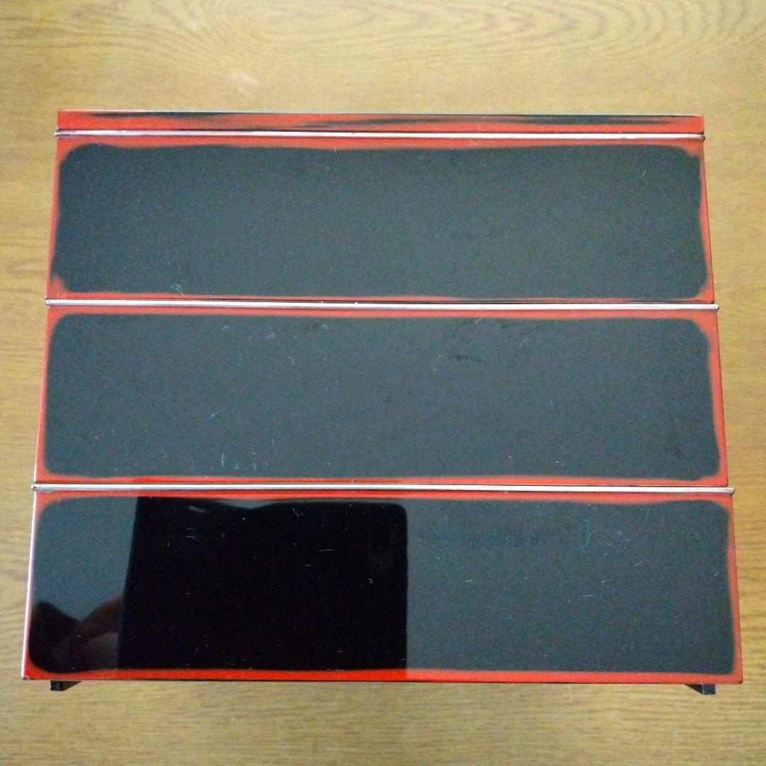 漆塗りお屠蘇セット 蔦の家紋入り、銚子飾り、漆塗り三段重箱