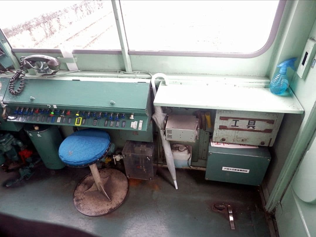 旧国鉄 101系　押しスイッチ 　鉄道部品