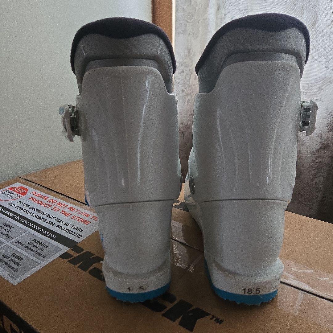 ジュニアスキーブーツ