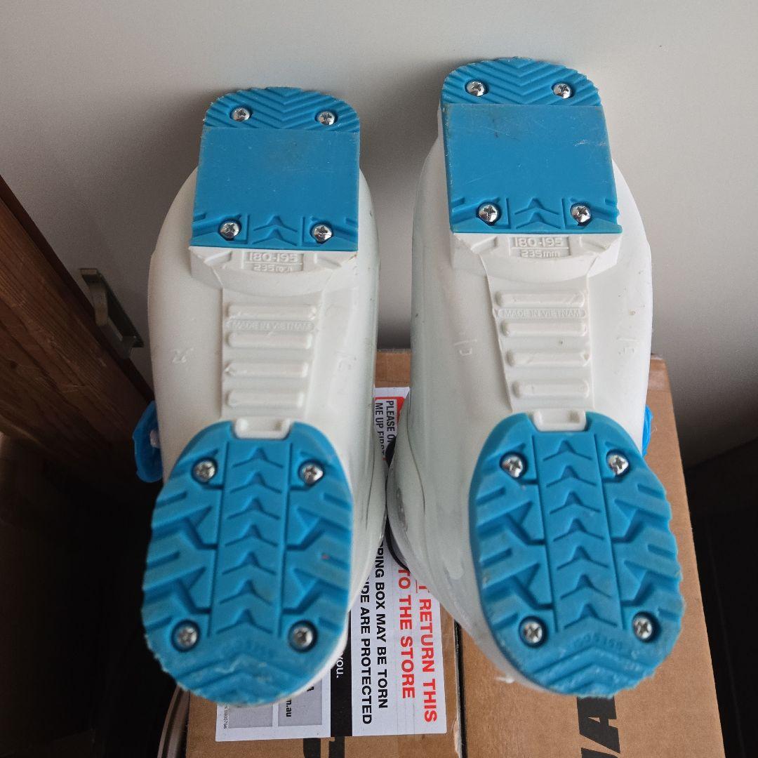 ジュニアスキーブーツ