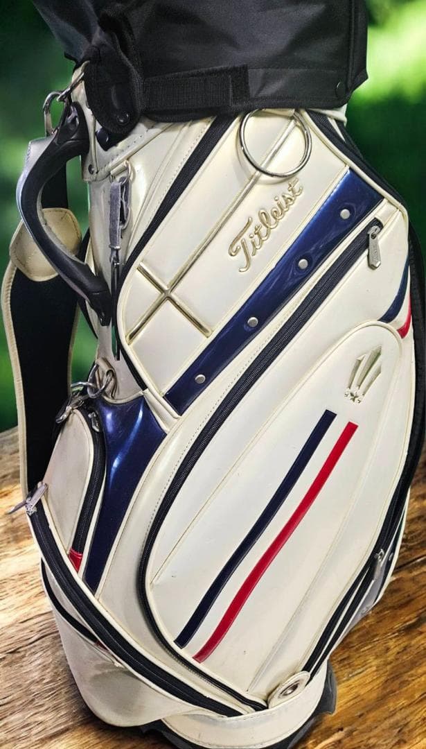 送料無料/美品　Titleist 高級エナメル大型キャディバッグトリコロール