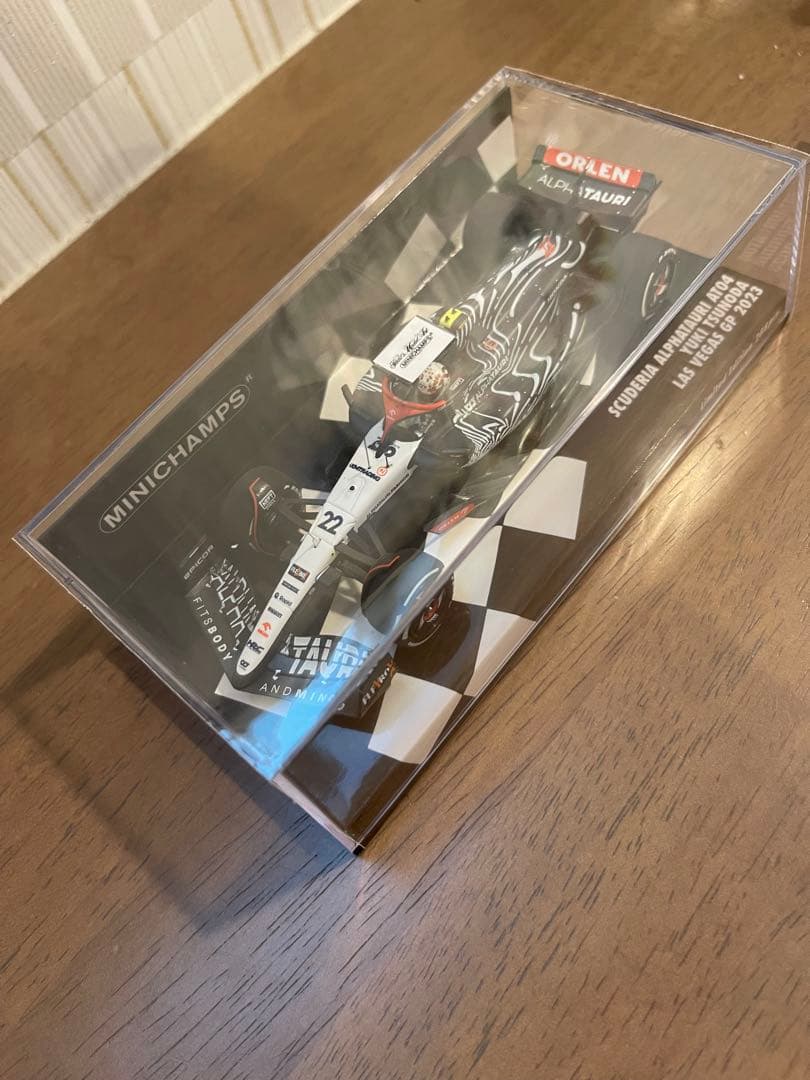F1 1/64 ミニチャンプス 角田裕毅2023ラスベガスGPミニカー