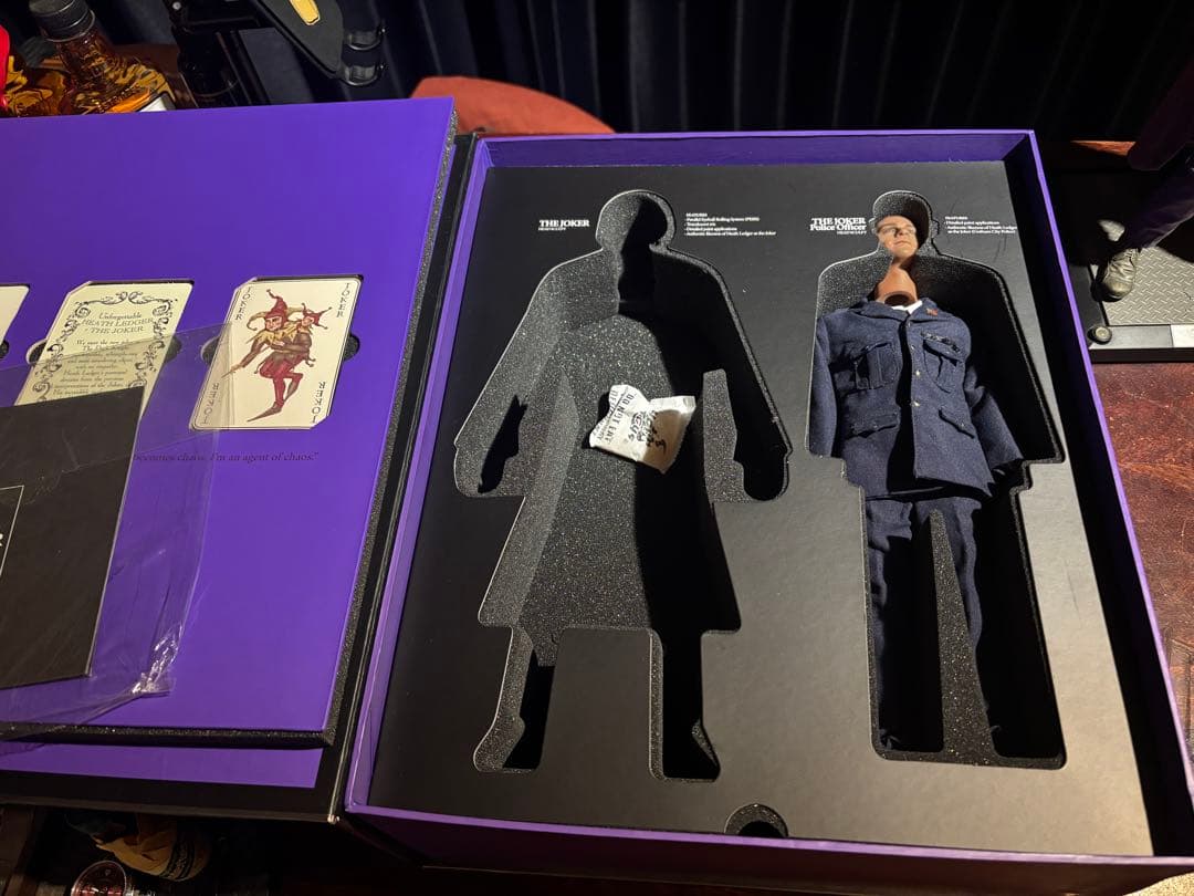 ヒース・レジャー版ジョーカー アクションフィギュア 2体分衣装付き／フルセット