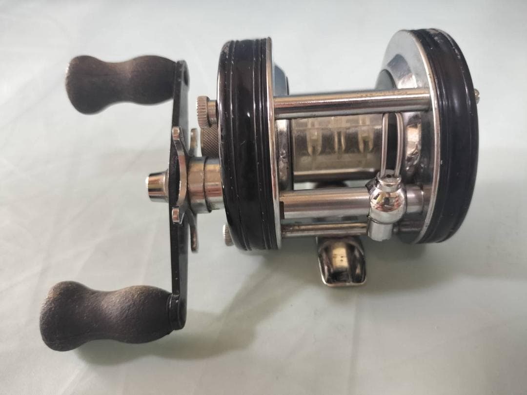 ★アブガルシア　アンバサダー5000c　ビンテージ　リール 　ブラック