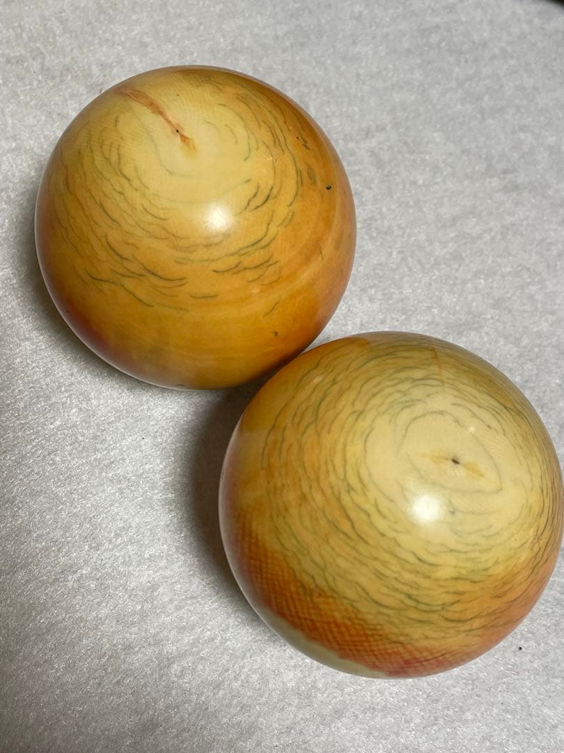 ビリヤード球　象牙風 赤白×4個 直径約6cm 重さ約966g 当時物