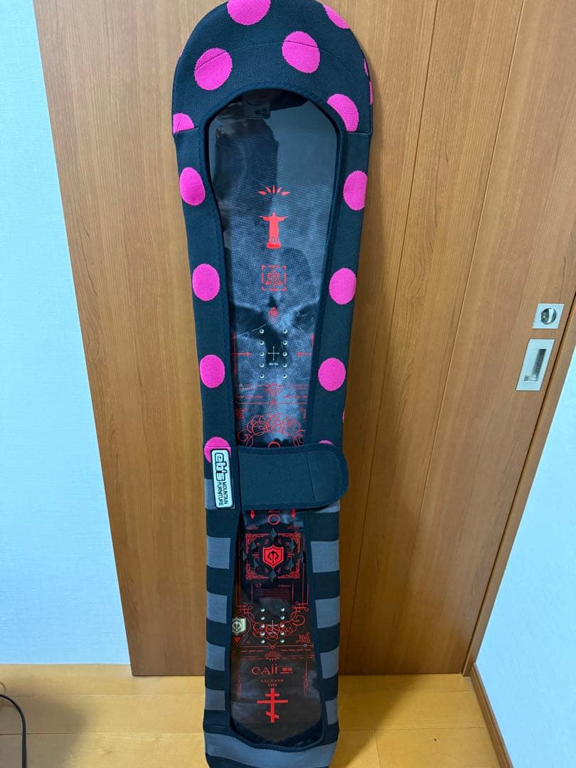 カルマノ スノーボード 黒赤デザイン ケース付き