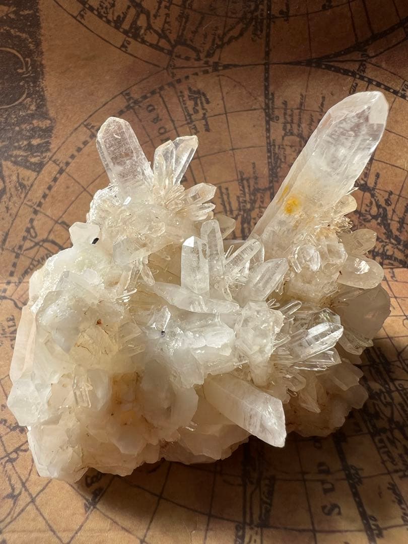 龍脈の精髄 ― 水晶「天を指す光の塔」※売上の一部を保護猫活動に使用