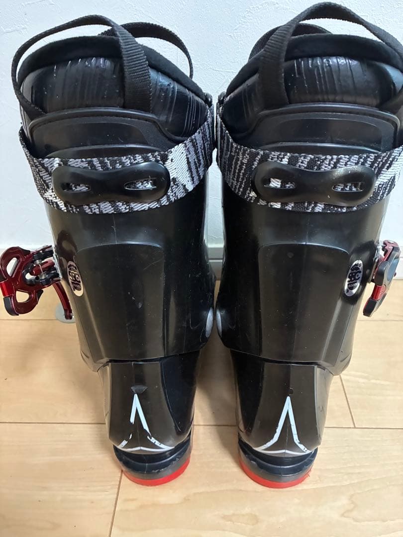 アトミック　ライブフィット60 ブラック　　25-25.5cm スキーブーツ