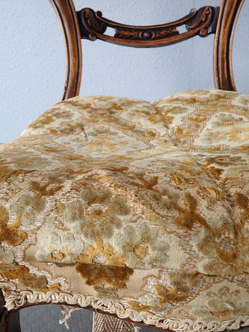 英国アンティーク ヴィクトリアン バルーンバックチェア 猫脚 彫刻 クラシック