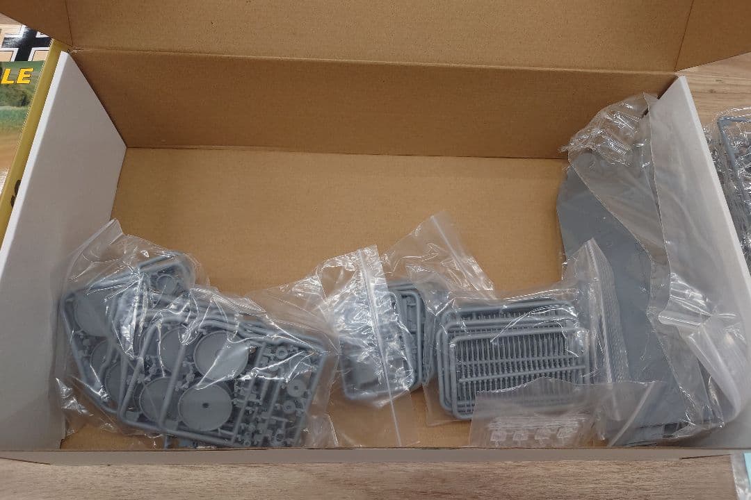 Pz.Kpfw II Ausf F (Sd.Kfz 121) 1/16スケール