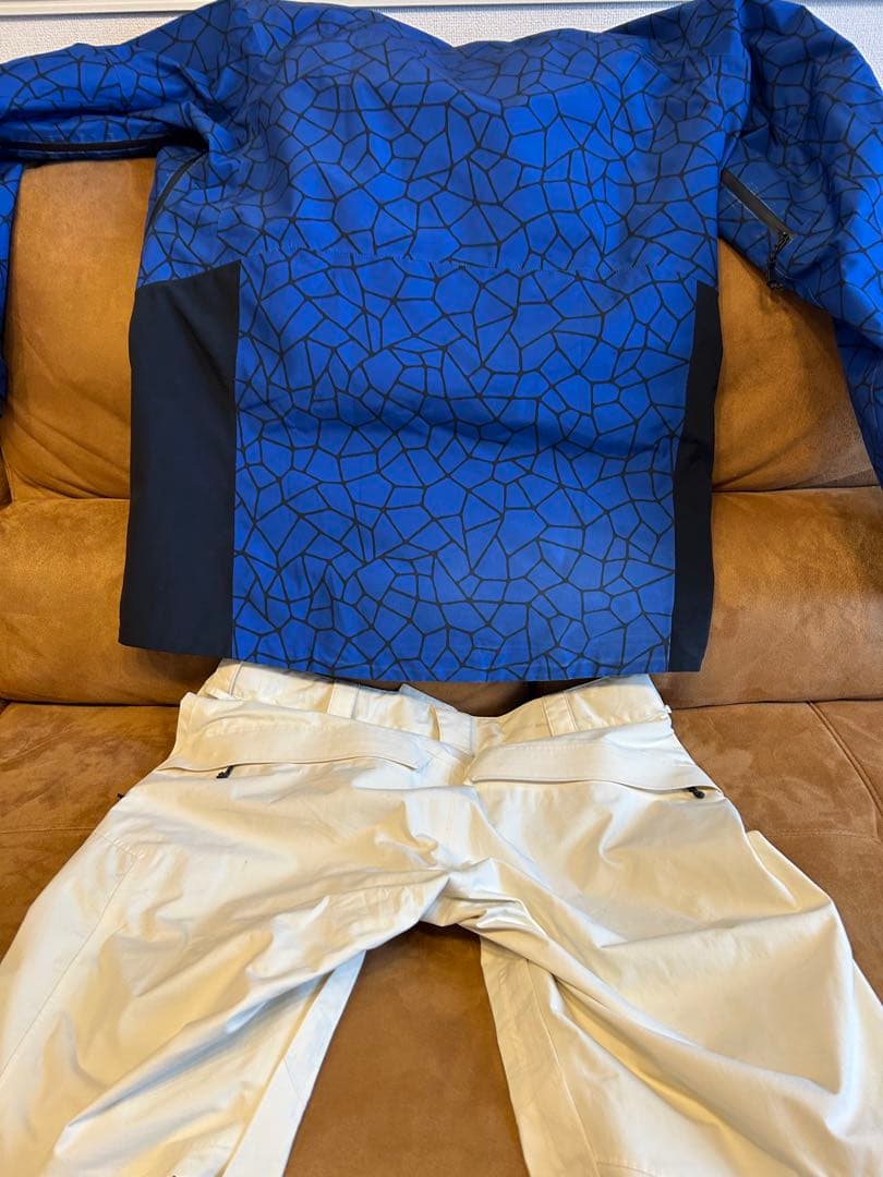 burton ak メンズ　Mサイズ