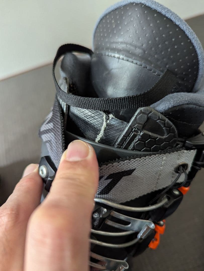 Dynafit ディナフィット RADICAL 26cm スキーブーツ　赤×黒