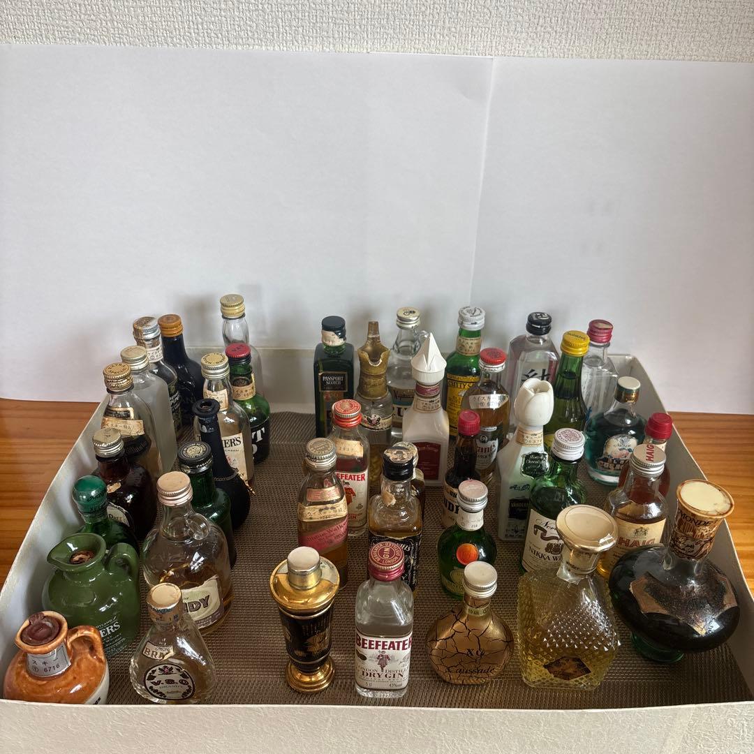 ミニボトルウイスキー・リキュールなど 32本と空瓶9本のセット