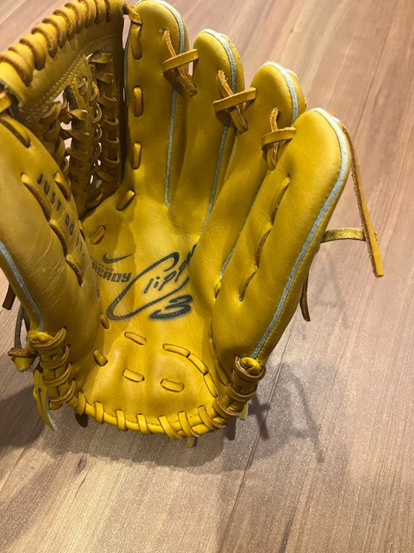 ナイキ　NIKE 軟式グローブ イエロー