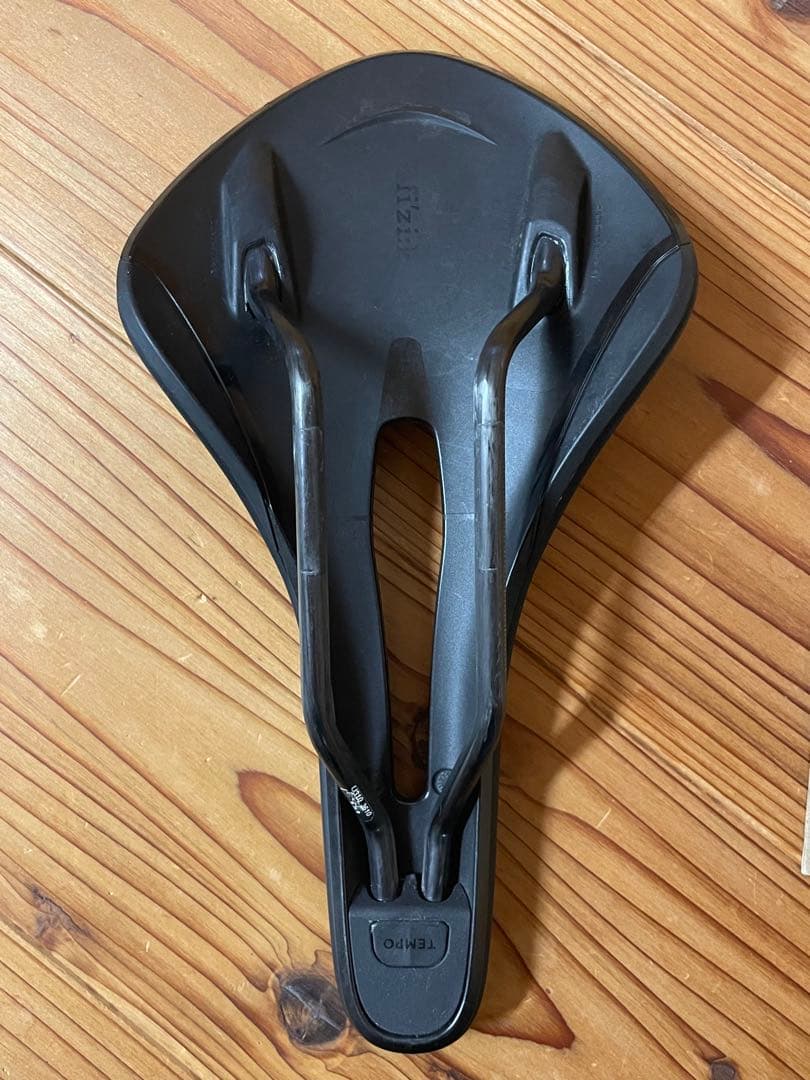 fizikフィジーク TEMPO ALIANTE R1カーボンレール 145mm