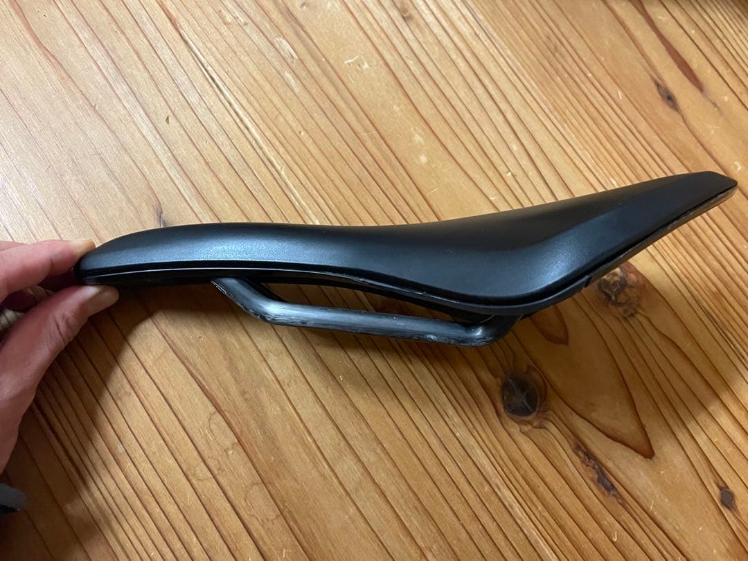 fizikフィジーク TEMPO ALIANTE R1カーボンレール 145mm