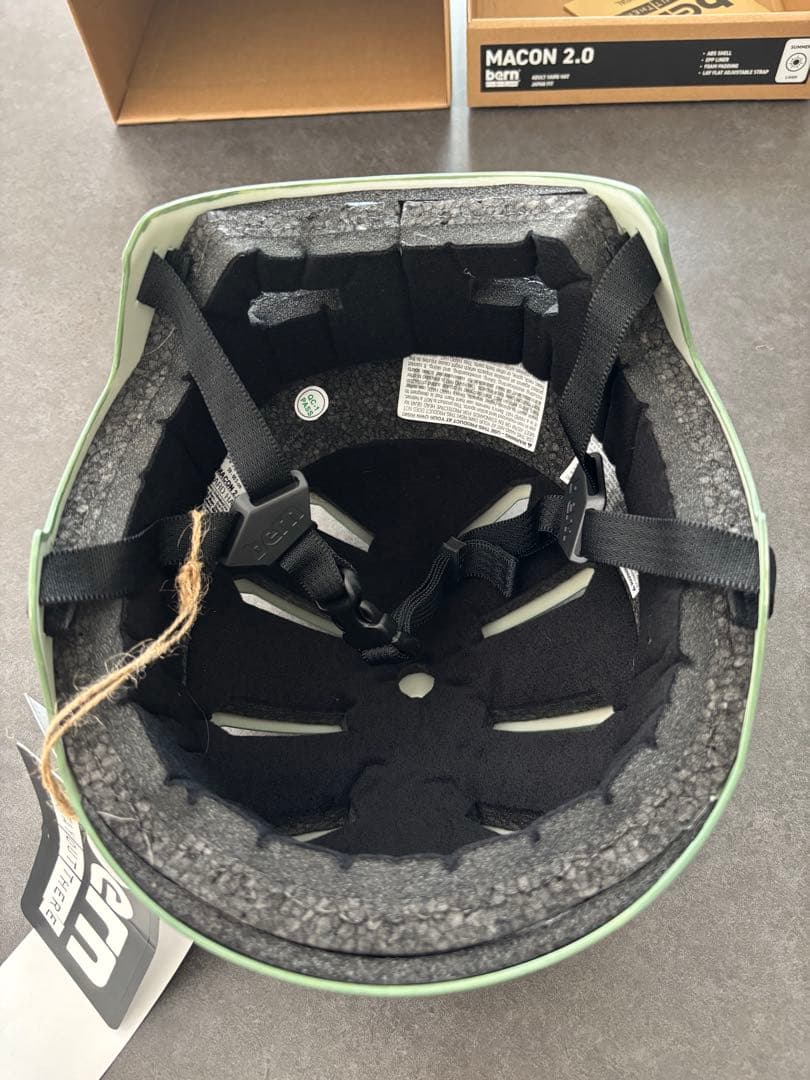 バーン bern ヘルメット MACON2.0