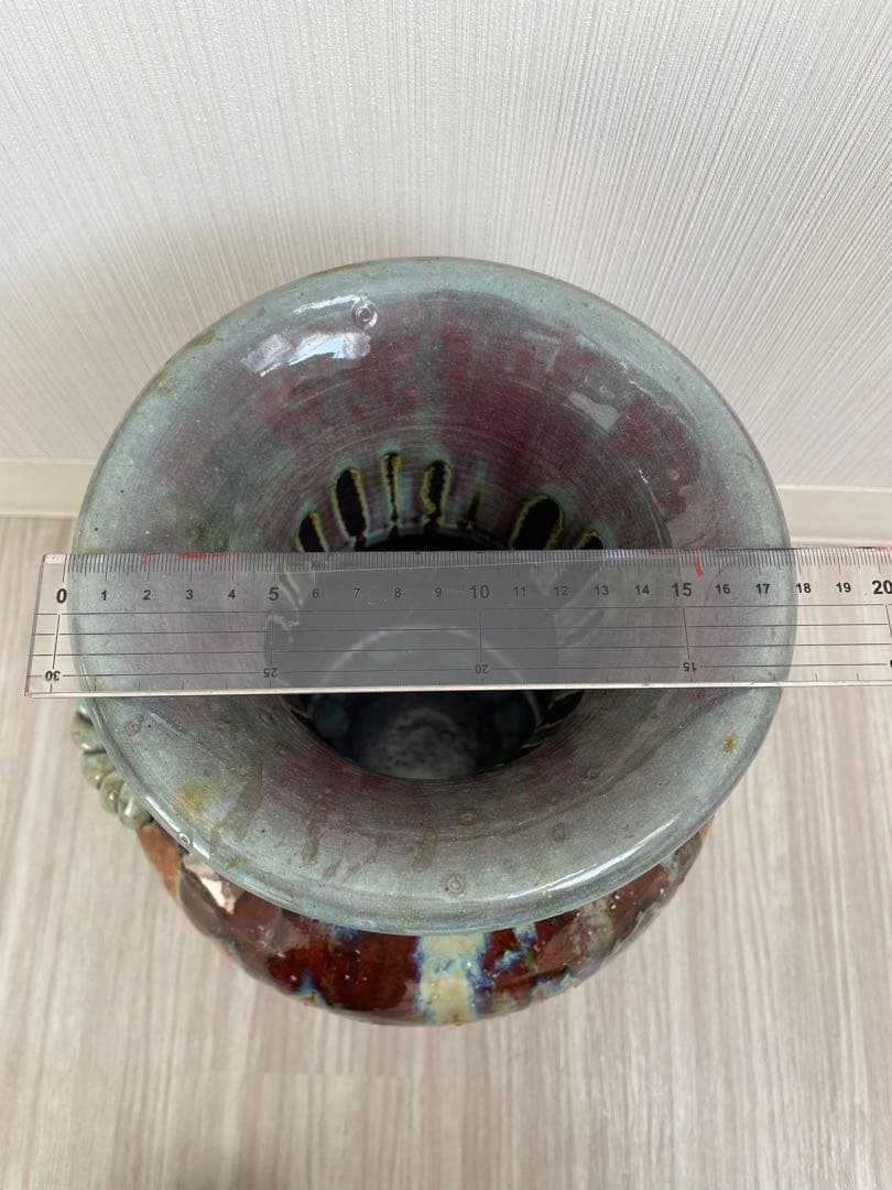 装飾的な陶器の花瓶