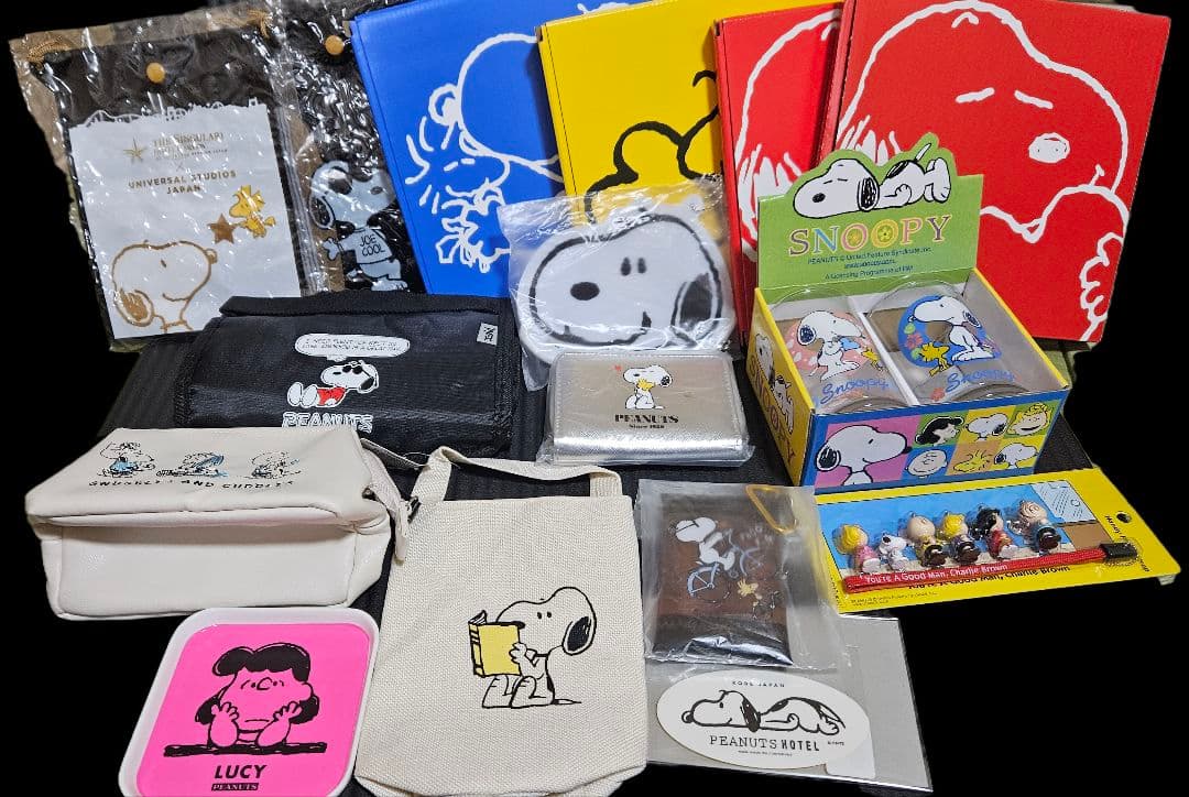 SNOOPYグッズ　LAWSON　SNOOPY　スヌーピー　お皿　ポーチ　コップ