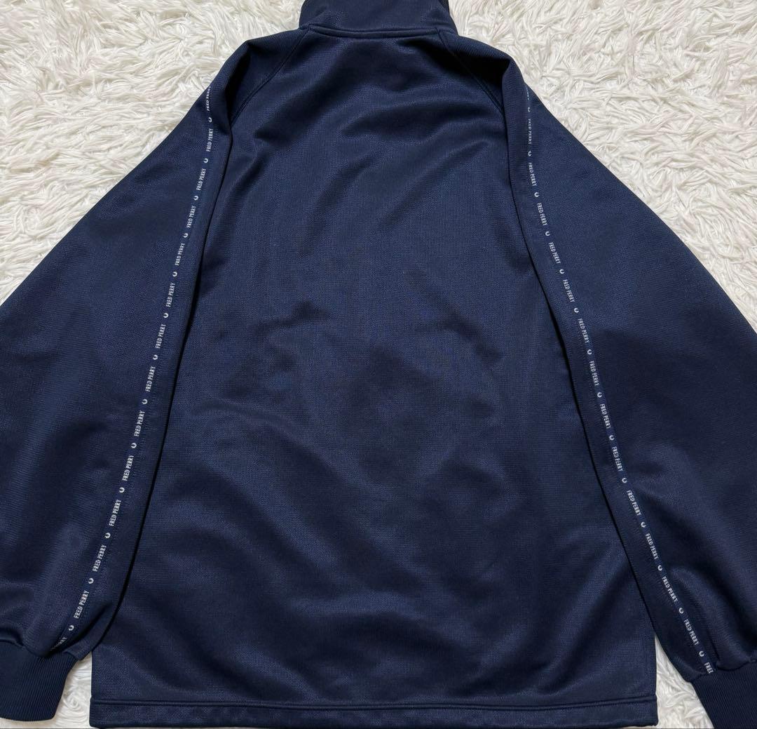 FREDPERRY トラックジャケット　ネイビー　ロゴ刺繍