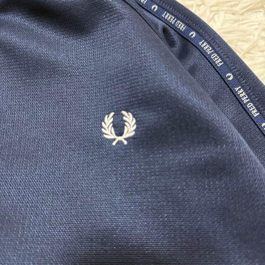FREDPERRY トラックジャケット　ネイビー　ロゴ刺繍