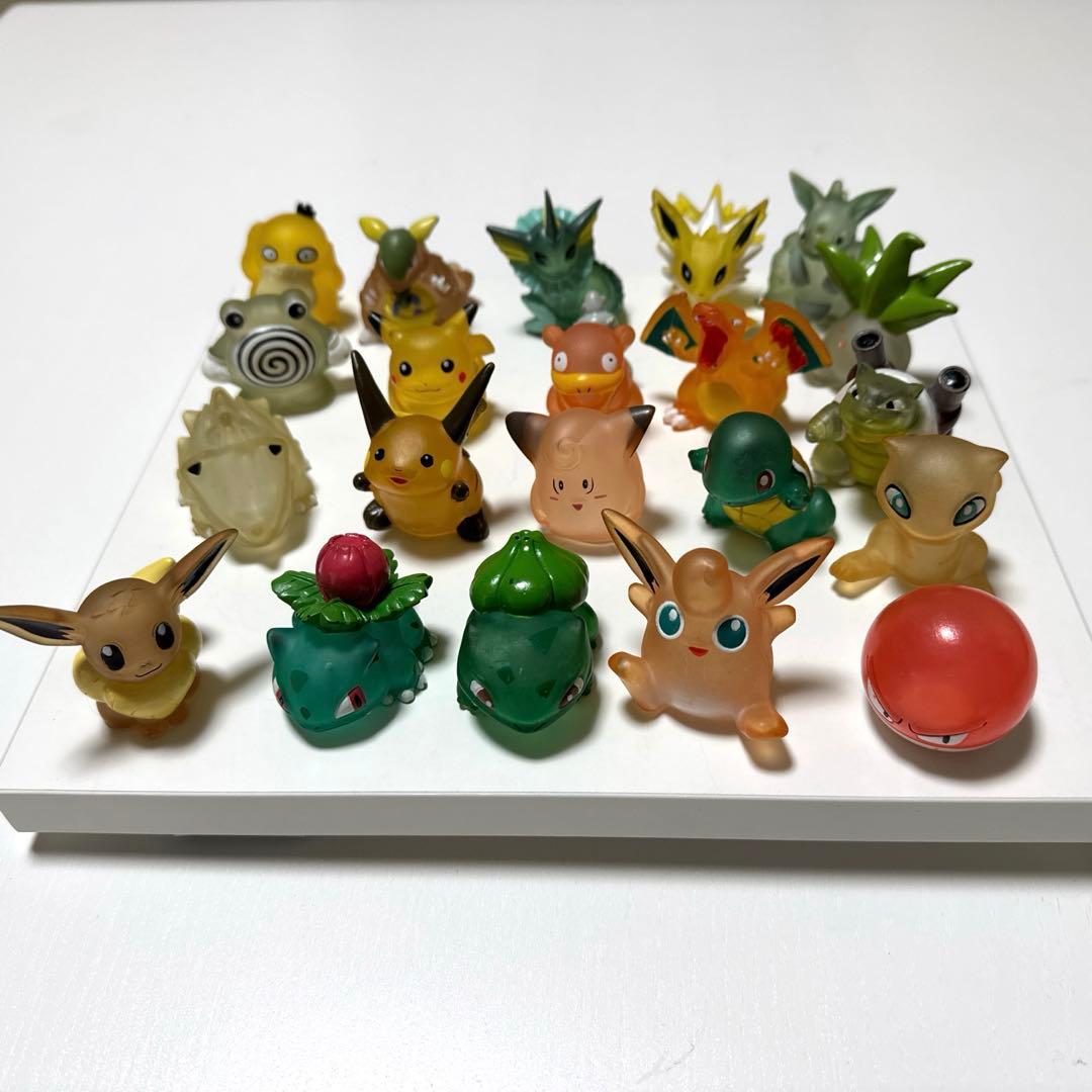 ポケモン ソフビ指人形５４体まとめ売り ノーマル 33体　スケルトン　２１体