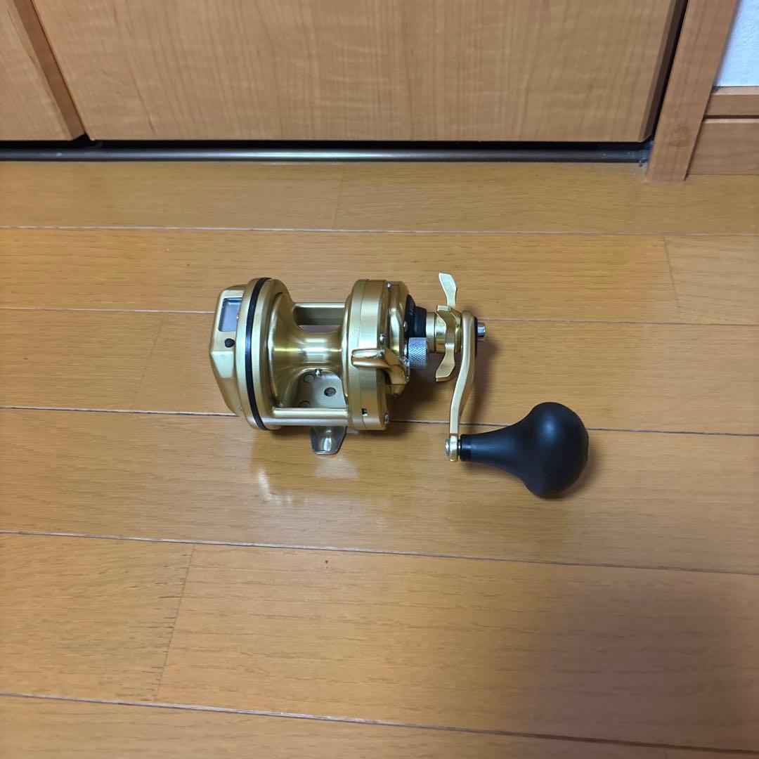 SHIMANO 両軸リール 2000T ゴールド