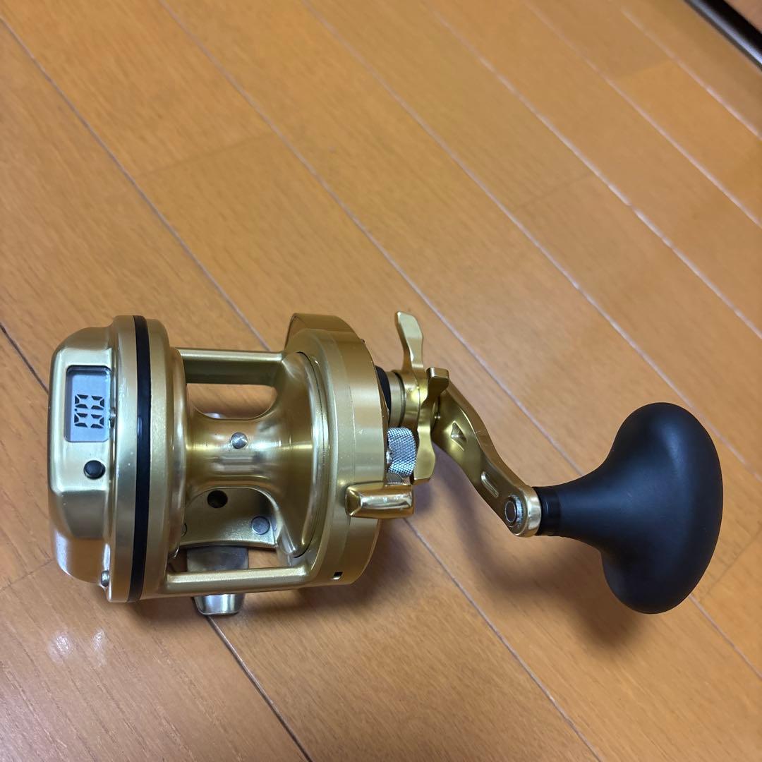 SHIMANO 両軸リール 2000T ゴールド