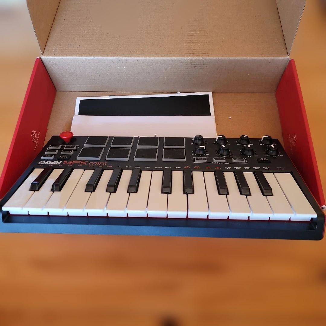 AKAI MPK mini コンパクトキーボード・パッドコントローラー