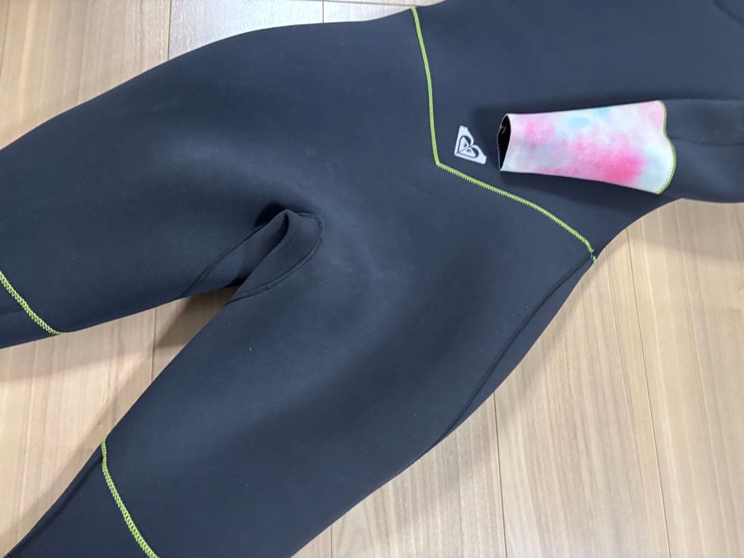 ★購入10万・美品★お洒落　可愛い　ロキシー　フルスーツ　ウエットスーツ