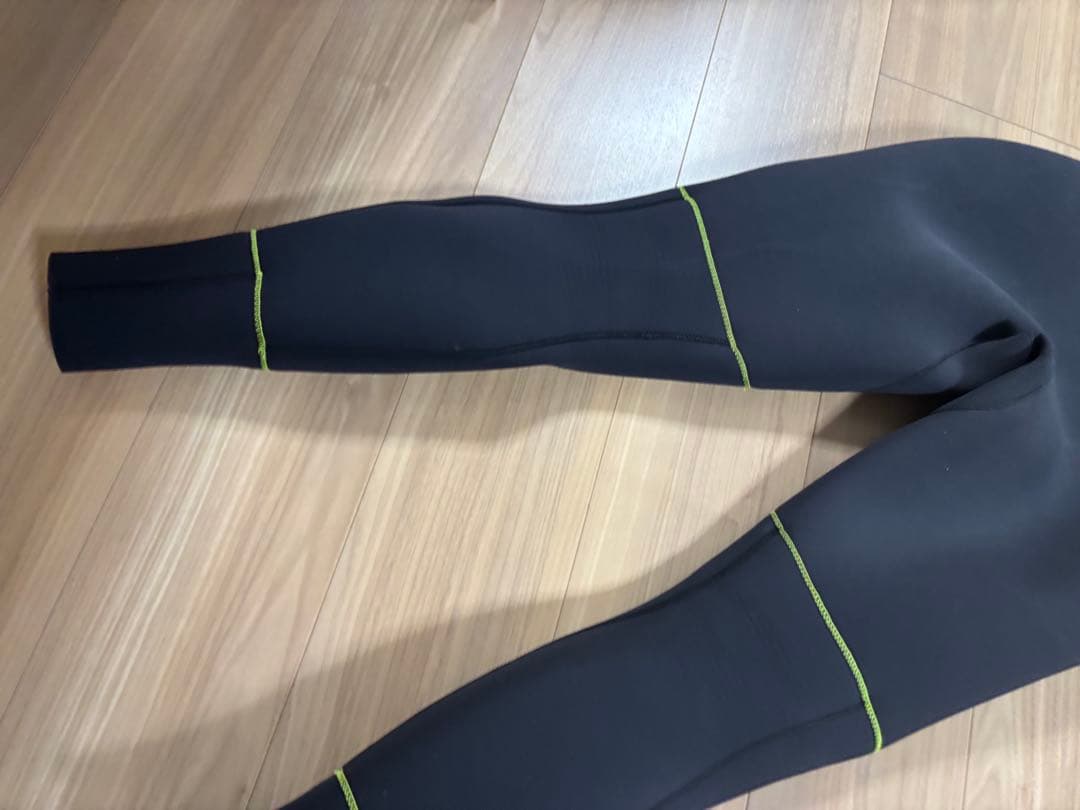 ★購入10万・美品★お洒落　可愛い　ロキシー　フルスーツ　ウエットスーツ