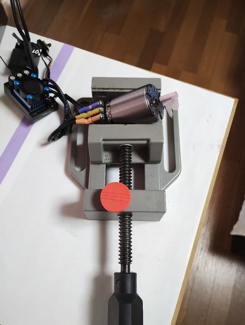 YOKOMO ZERO ブラシレスモーター8.5Tとタミヤ製ESC　TBLE01