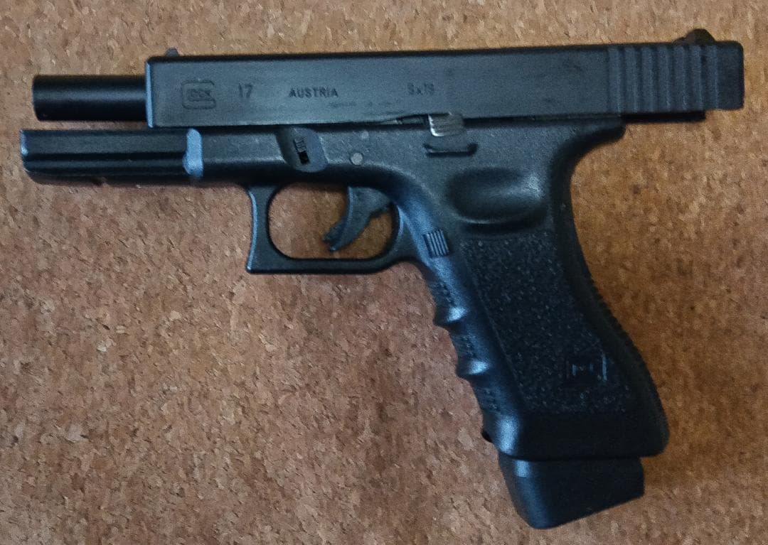 グロック17 　50連ロングマガジン 付き