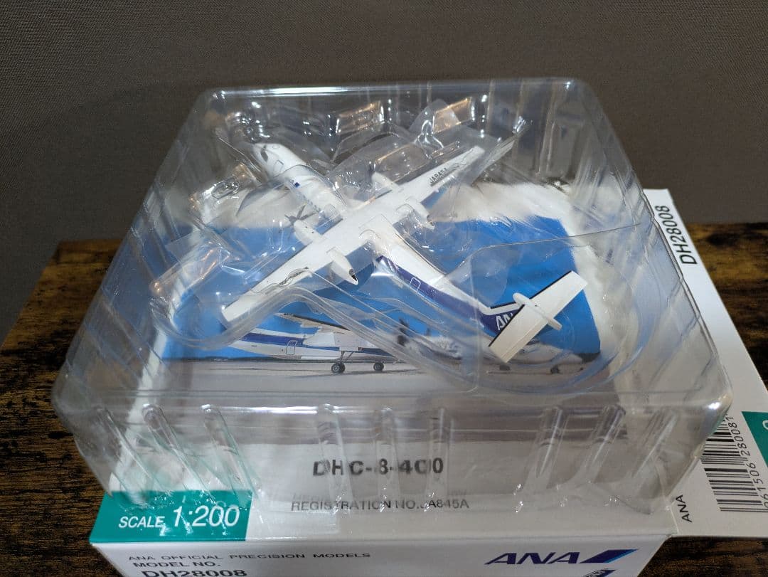 航空機・ヘリコプター ANA DHC-8-400 1:200