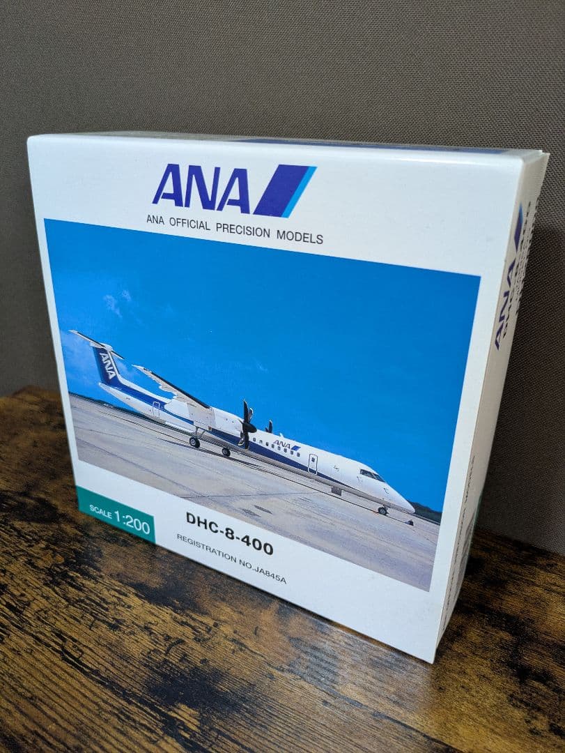 航空機・ヘリコプター ANA DHC-8-400 1:200