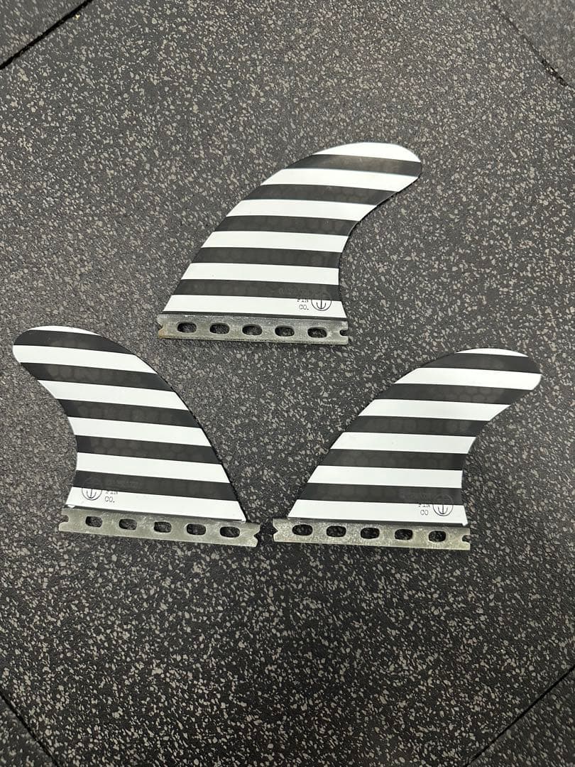 超美品　CAPTAIN FIN キャプテンフィン サーフボードフィンL ショート