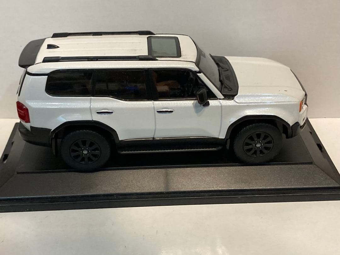 ランドクルーザー250ZX First edition カラーサンプル ホワイト