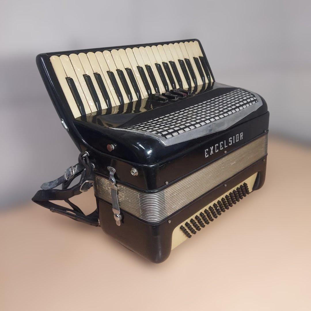 EXCELSIORイタリア製 アコーディオン　型番は不明