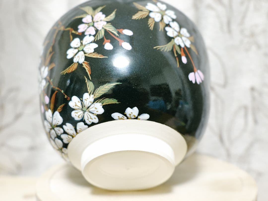 花柄の黒い茶碗 matcha bowl