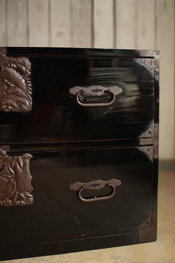 綺麗な打ち出し金具庄内箪笥　2段　タンス　収納　古家具　古民家　時代家具