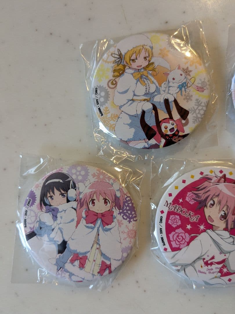 新品 魔法少女まどか☆マギカ 缶バッジ ローソン LAWSON 国際展示場 雪