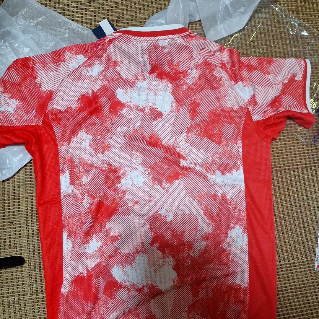 新品未使用YONEX ビアクセルセンモデル ゲームシャツ　レッド