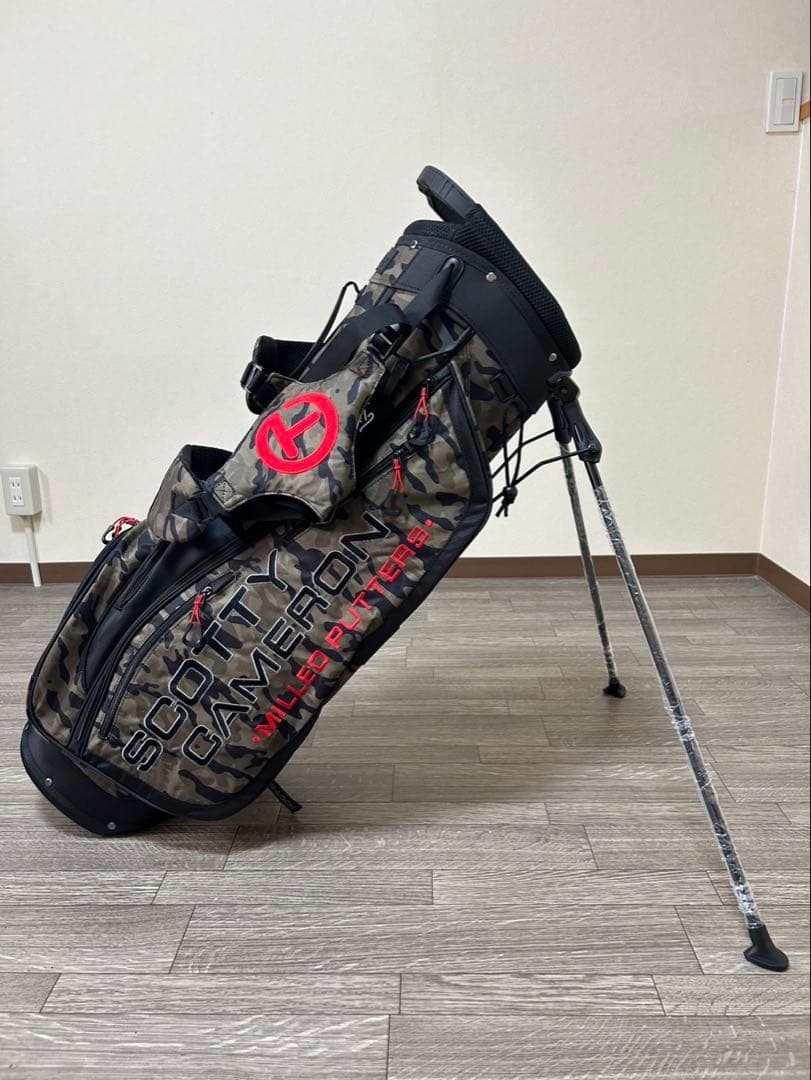 迷彩柄のスタンド式キャディバック　カラーバランスが抜群でカッコいい！