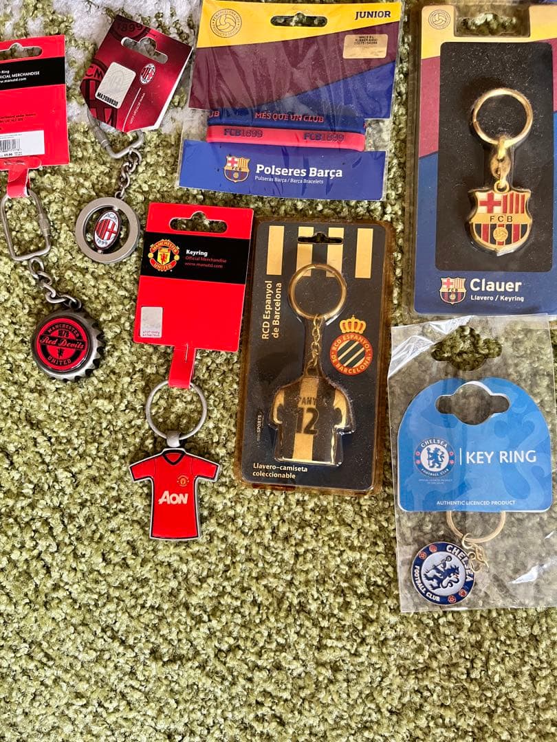 【バルセロナラニヤードは単品にて売切れました】　サッカーアクセサリー詰め合わせ