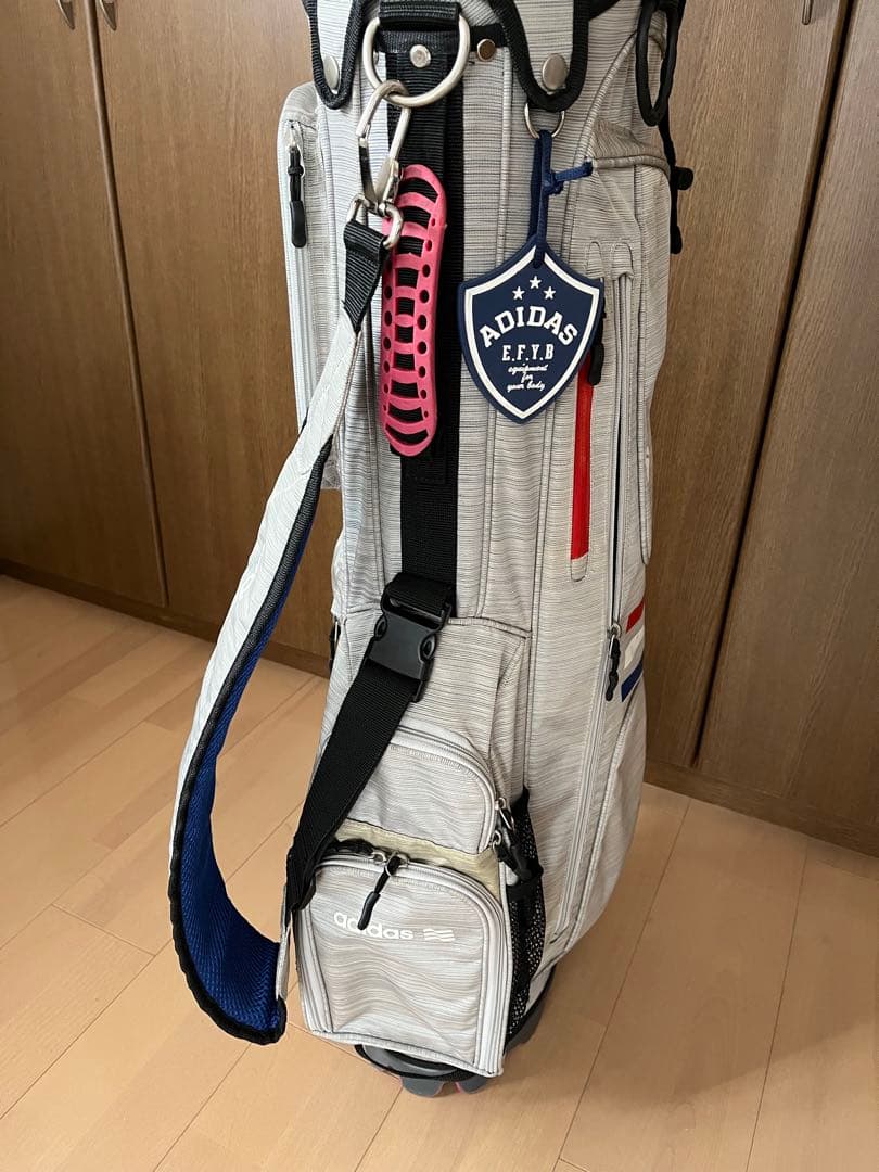 adidas 軽量キャディバッグ スタンドあり
