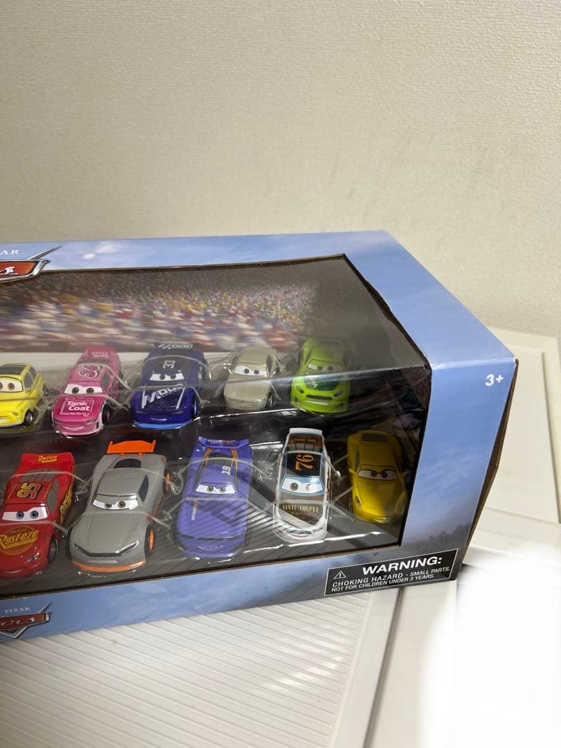 カーズ メガフィギュア20台、ディズニーストア