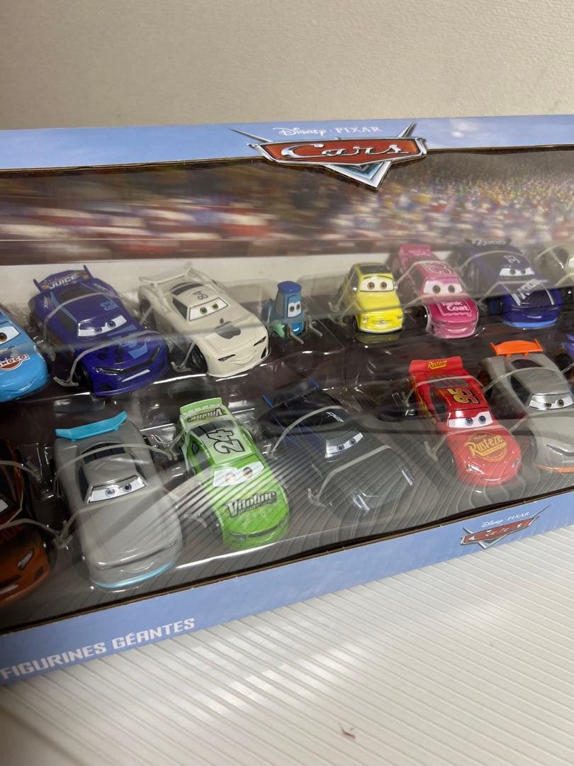 カーズ メガフィギュア20台、ディズニーストア