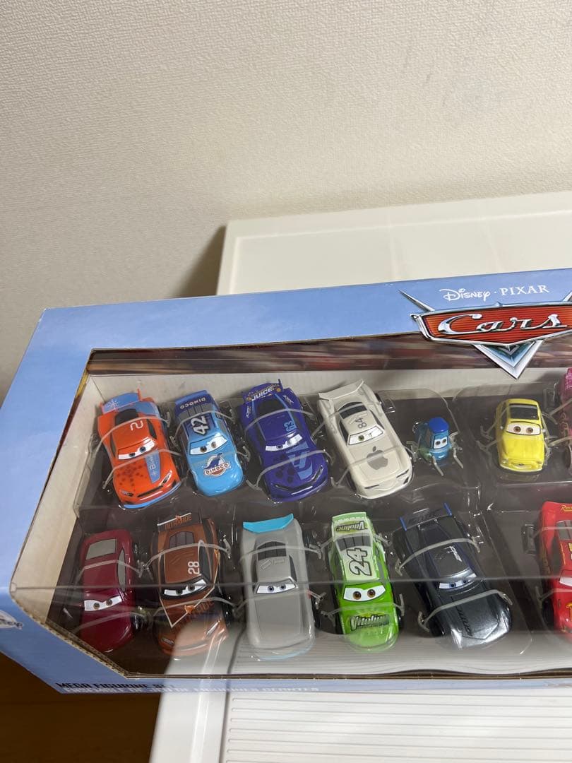 カーズ メガフィギュア20台、ディズニーストア