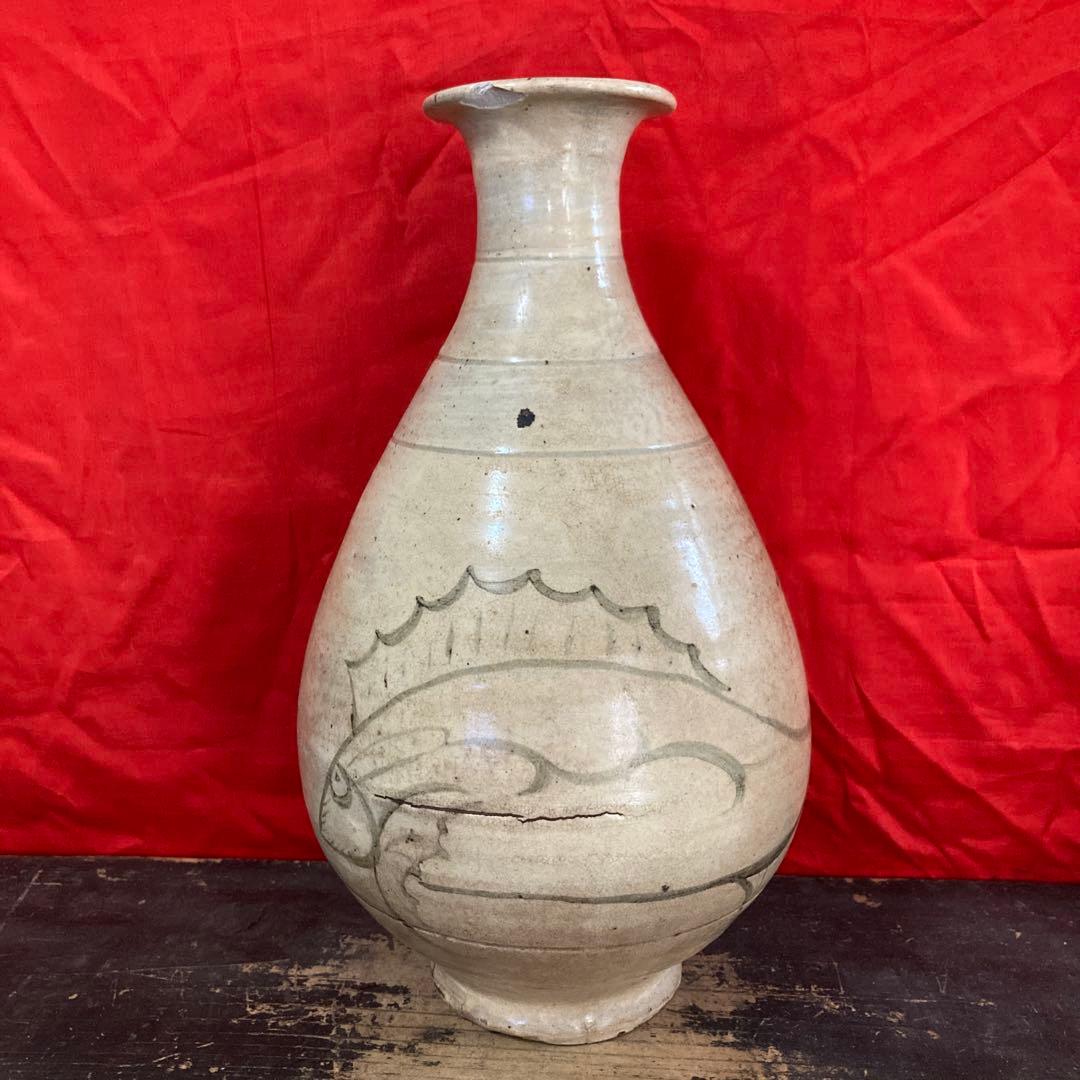 李朝　粉青沙器　白地鉄絵　瓶　徳利　魚水草文　　 鶏龍山