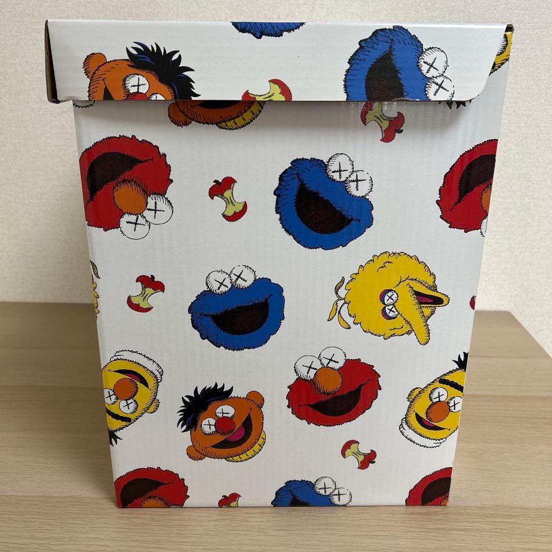 KAWS セサミストリート　UNIQLO ぬいぐるみ